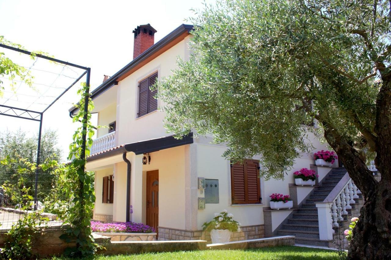 Apartment Kris Umag Kültér fotó